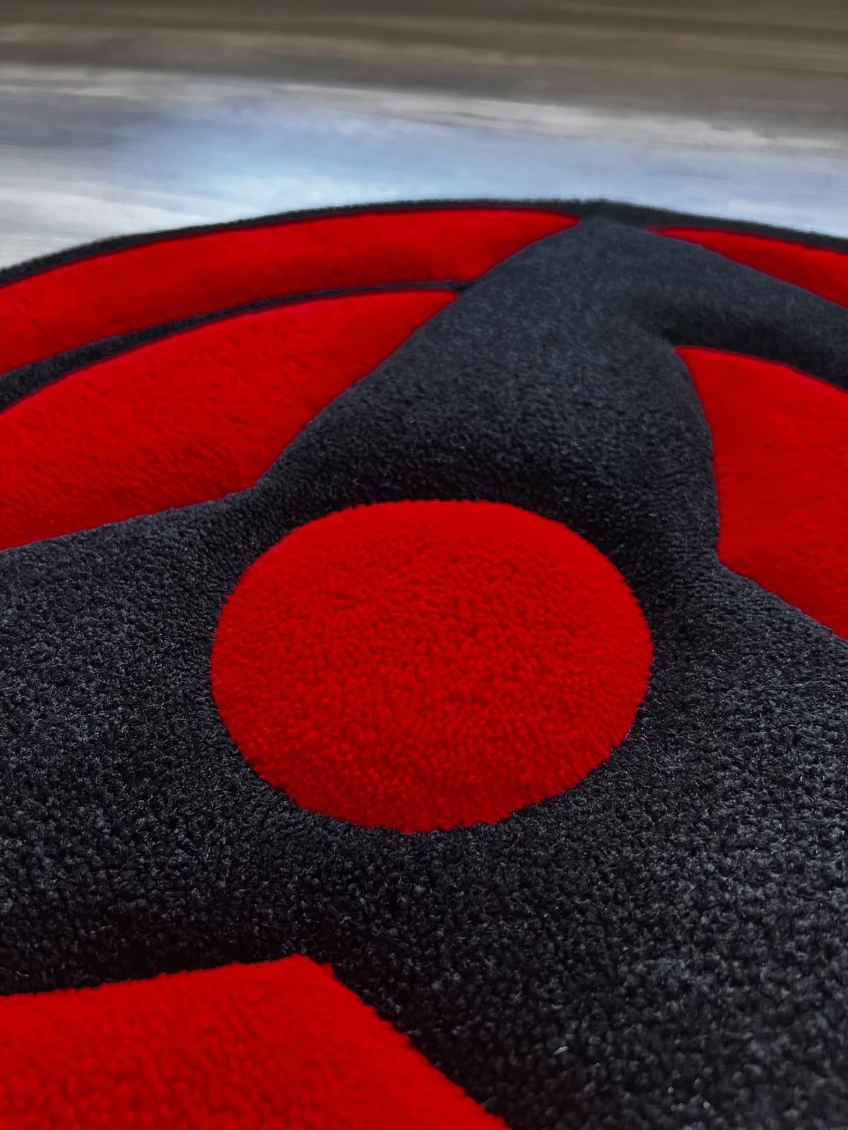 7505f78c555da5f6e3220563baeb2771 Mangekyo Sharingan Hand-tufted Rug - Image 1